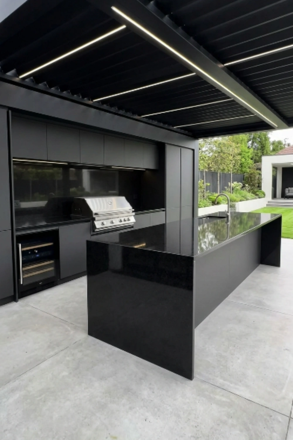 Outdoor Kitchen Ideas that Look Expensive